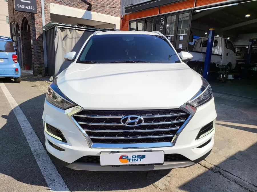 Hyundai Tucsonのカーフィルム施工事例|費用目安と仕上がり 施工写真 2-3