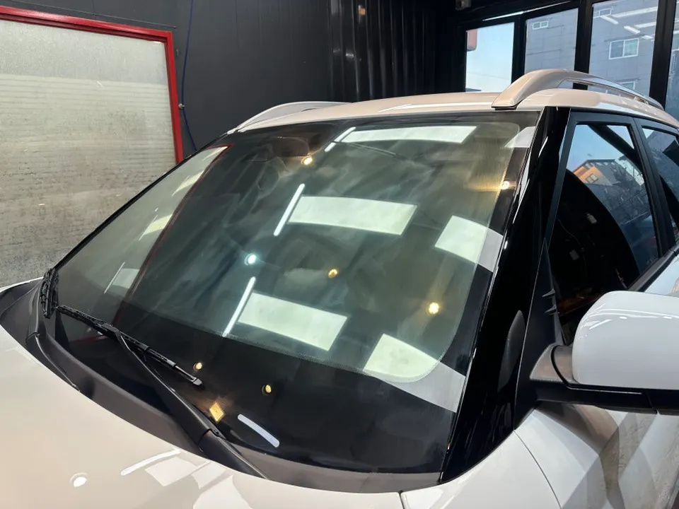 Hyundai Venueのガラスコーティング事例 施工写真 4-2