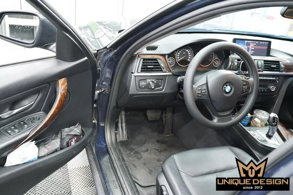 BMW 3 Seriesのカーラッピング事例|内装カスタム 施工写真 2-1