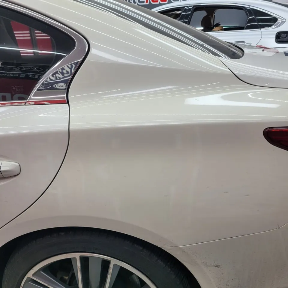 Infiniti Q50のカーラッピング事例|費用目安・仕上がり 施工写真 3-2
