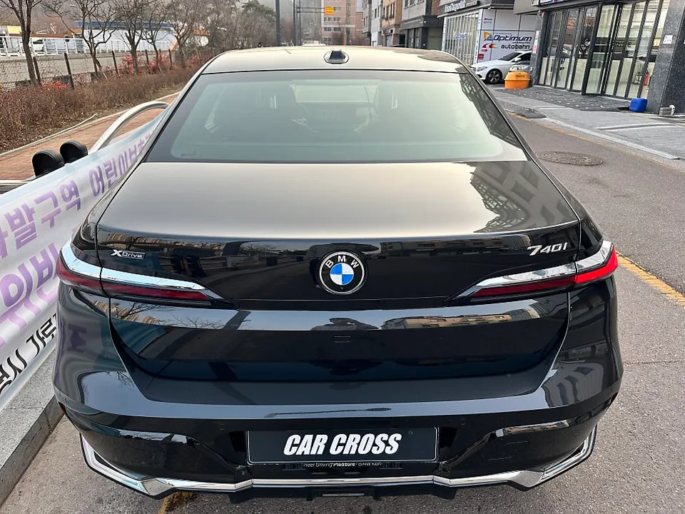 BMW 7 Seriesのカーラッピング事例|費用目安・仕上がり 施工写真 3-1