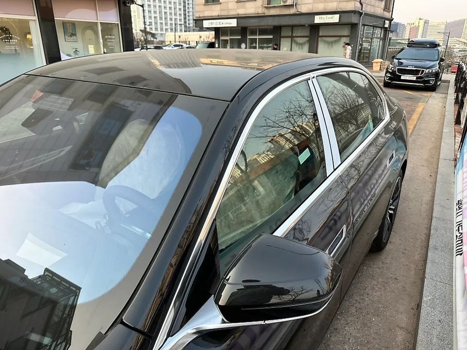 BMW 7 Seriesのカーラッピング事例|費用目安・仕上がり 施工写真 3-2