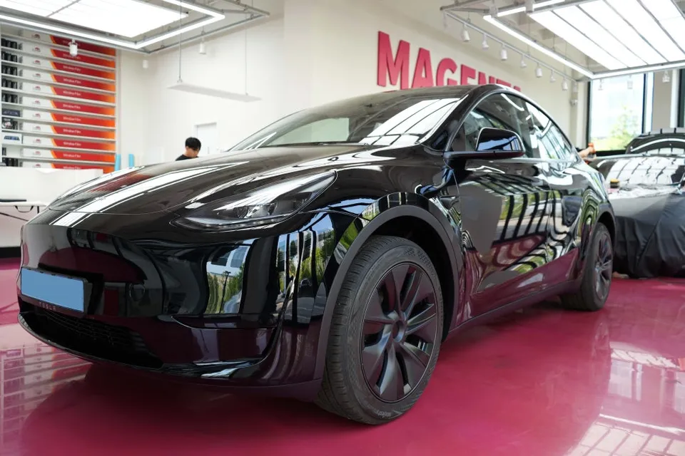Tesla Model Yのカーフィルム施工事例 施工写真 4