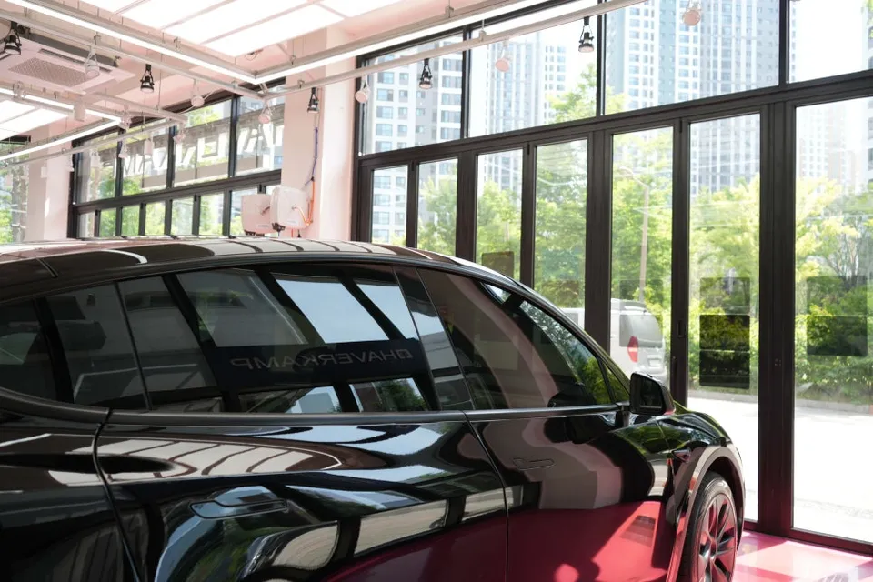 Tesla Model Yのカーフィルム施工事例 施工写真 5