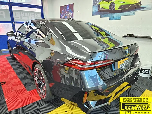BMW i5のPPF施工事例|費用目安と仕上がり 施工写真 3-1