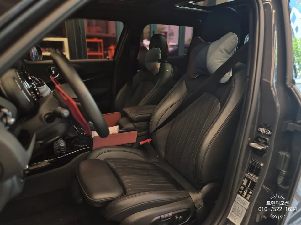 MINI Clubman Interior Customization Review: Red Seatbelts photo 2