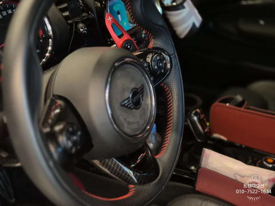 MINI Clubman interior customization - MINI Clubman Interior Customization Review: Red Seatbelts photo 3