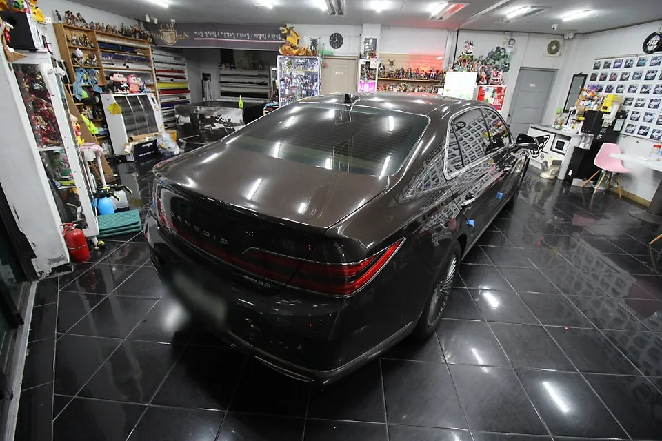 Genesis G90のカーラッピング事例｜費用目安・仕上がり 施工写真 2-1