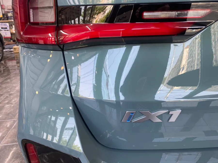 BMW X1のカーフィルム施工事例|費用目安・仕上がり 写真