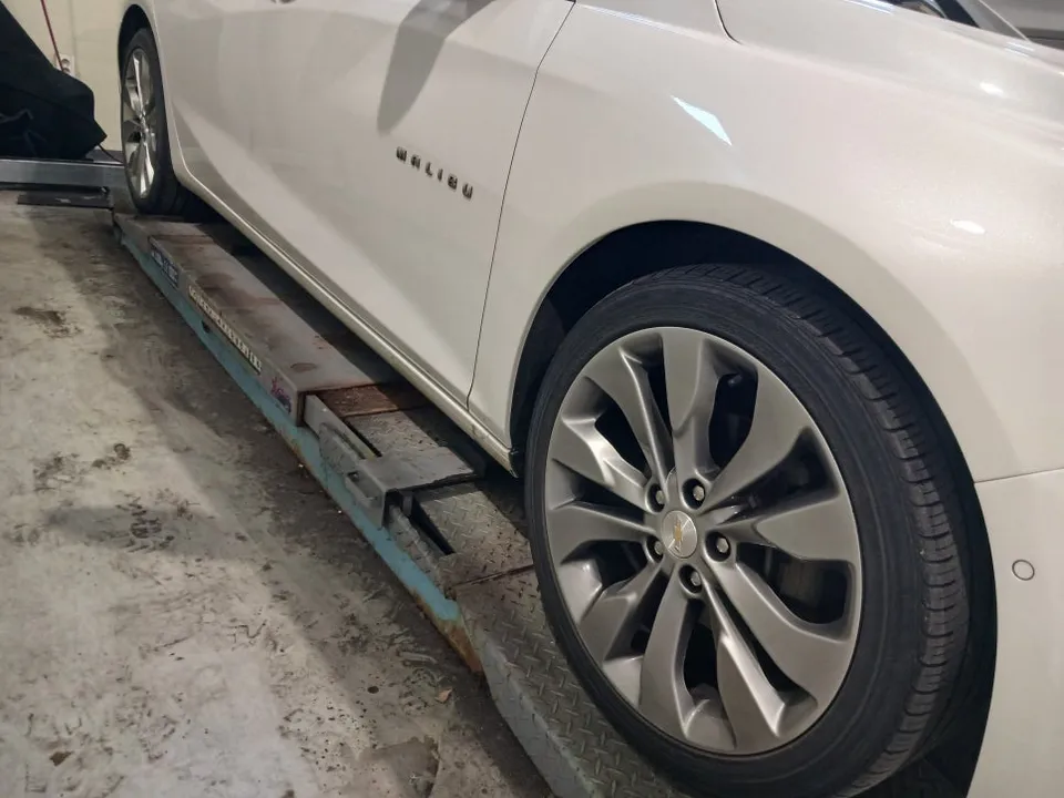 Chevrolet Malibuのホイールリペア・塗装事例 施工写真 3-1