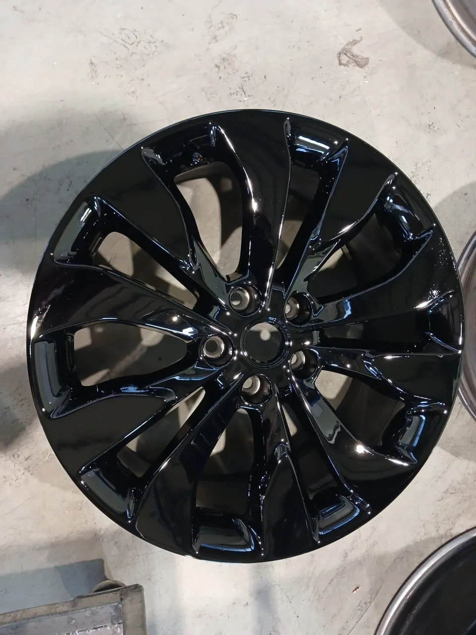 Chevrolet Malibuのホイールリペア・塗装事例 施工写真 4-2