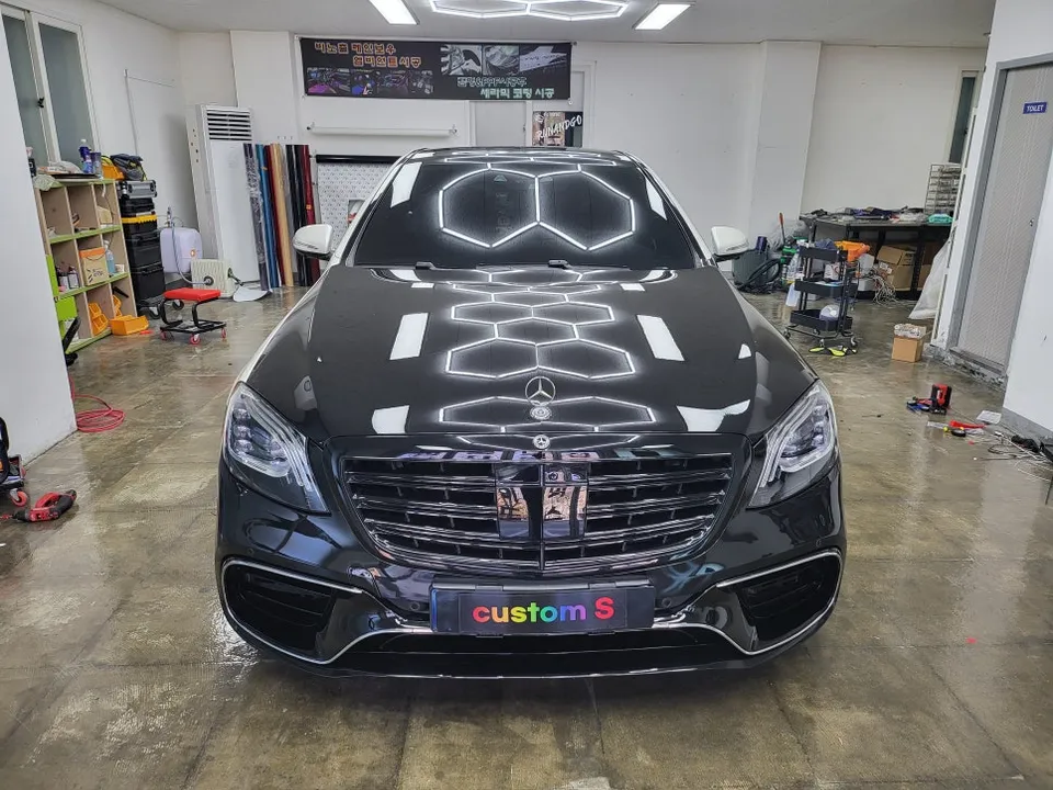 Mercedes-Benz S-Classのカーラッピング事例｜費用目安・仕上がり 施工写真 2-1