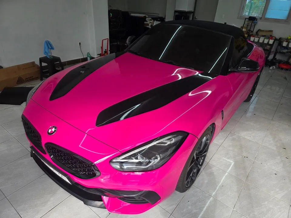 BMW Z4のカーラッピング事例｜ローズレッドの仕上がり 施工写真 3-1