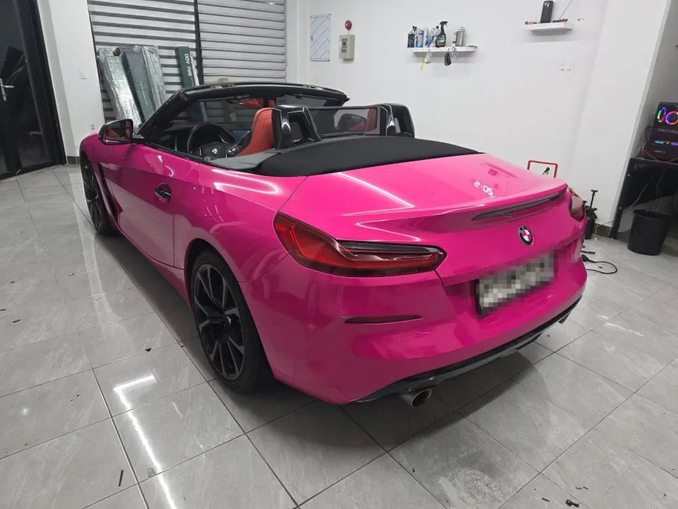 BMW Z4のカーラッピング事例｜ローズレッドの仕上がり 施工写真 2-2