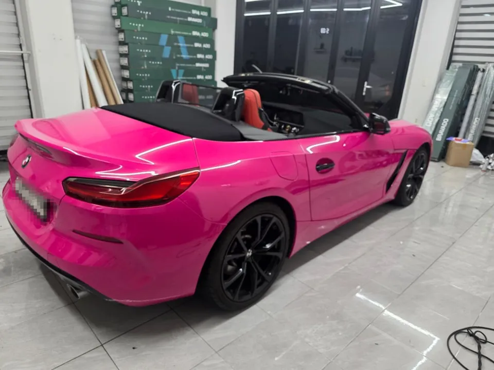 BMW Z4のカーラッピング事例｜ローズレッドの仕上がり 施工写真 3-2