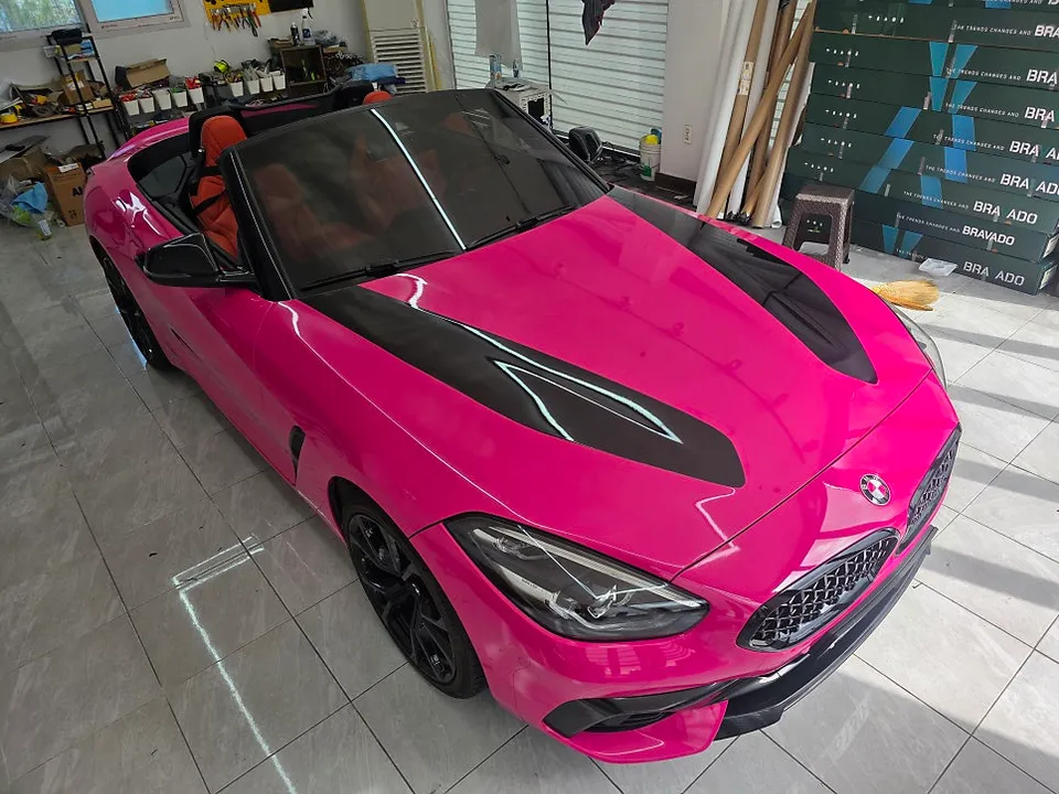 BMW Z4のカーラッピング事例｜ローズレッドの仕上がり 施工写真 2-3