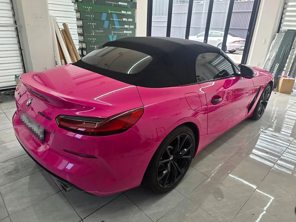BMW Z4のカーラッピング事例｜ローズレッドの仕上がり 施工写真 3-3
