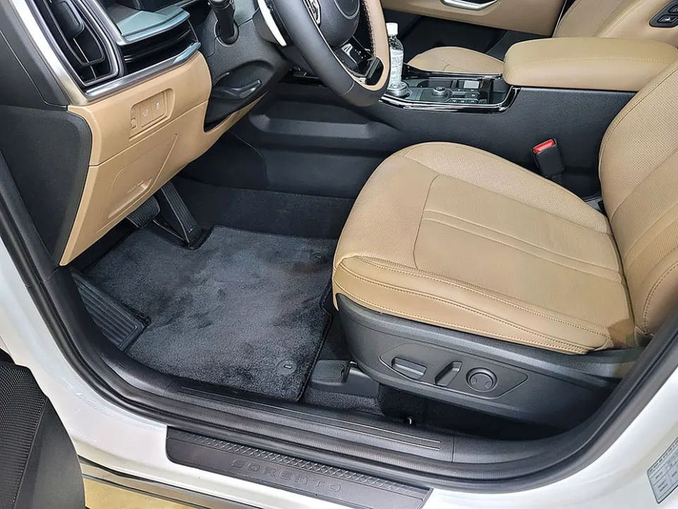 Kia Sorento MQ4 Ambient Lighting Review — Cost & Results Before