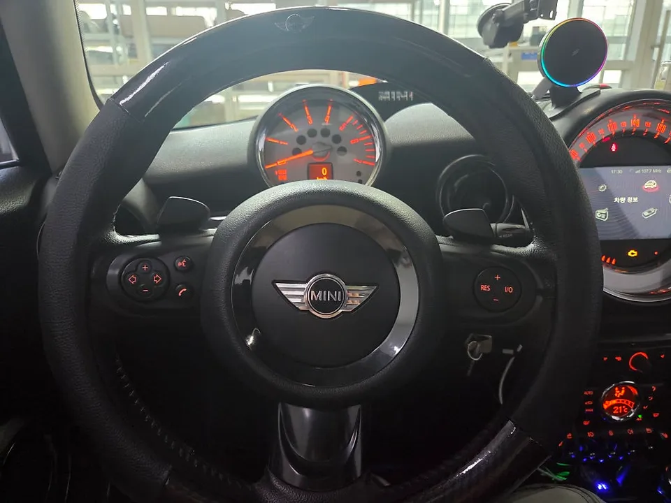 MINI MINI Cooper steering wheel - MINI MINI Cooper Steering Wheel Customization Review photo 5