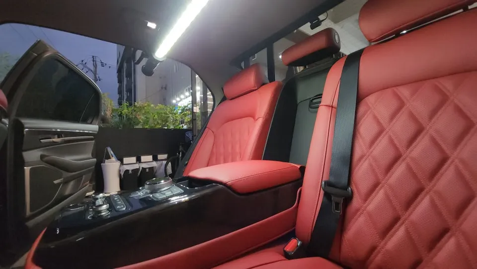 Genesis EQ900 interior customization - Genesis EQ900 Interior Customization Review: Red Diamond Stitch photo 3