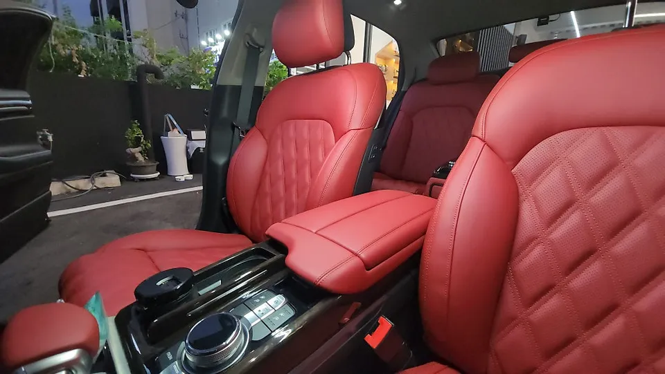 Genesis EQ900 interior customization - Genesis EQ900 Interior Customization Review: Red Diamond Stitch photo 4
