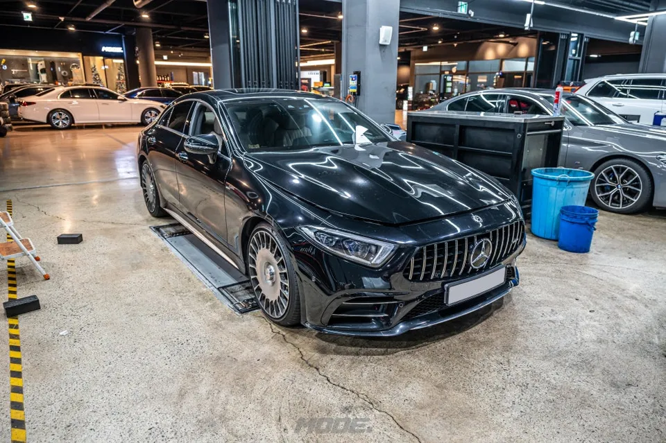 Mercedes-Benz CLS ambient lighting installation result