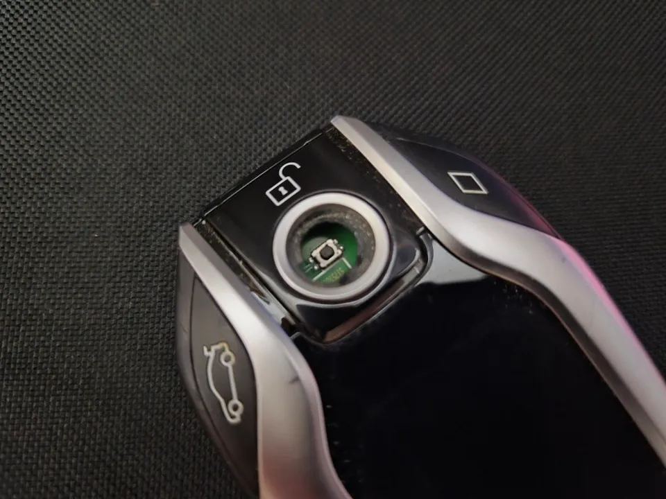 BMW 5 Series oem options - BMW 5 Series Display Key Repair Review - Button Fix photo 3