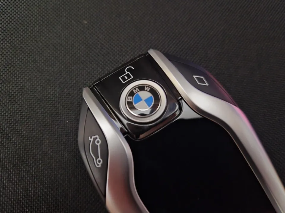 BMW 5 Series oem options - BMW 5 Series Display Key Repair Review - Button Fix photo 5