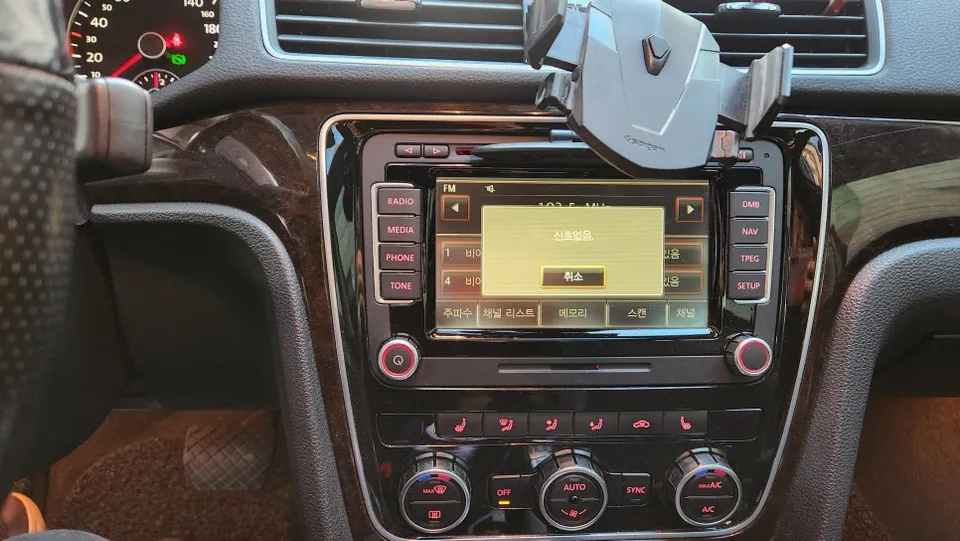 Volkswagen Passat dash cam - Volkswagen Passat Dash Cam Installation Review photo 3