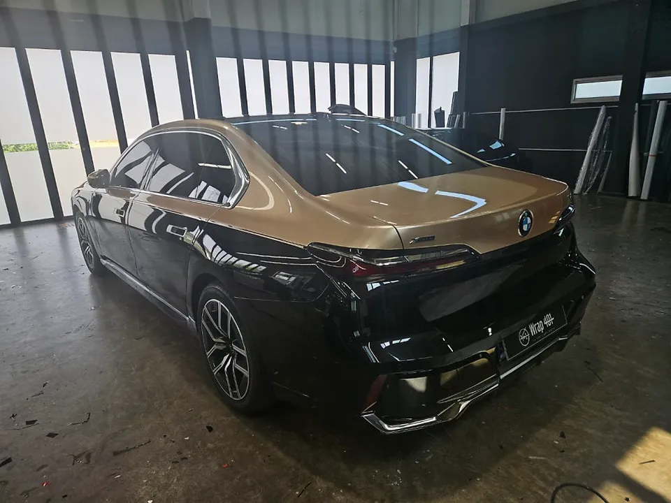 BMW 7 Seriesのカーラッピング事例 写真