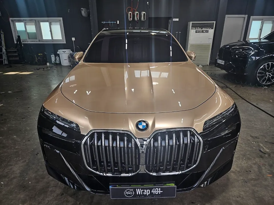 BMW 7 Seriesのカーラッピング事例 施工写真 6