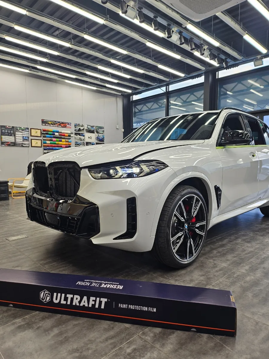 BMW X5のPPF施工事例|無光フィルムで質感を向上 施工写真 2-1