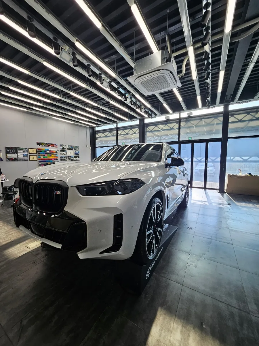 BMW X5のPPF施工事例|無光フィルムで質感を向上 施工写真 2-2