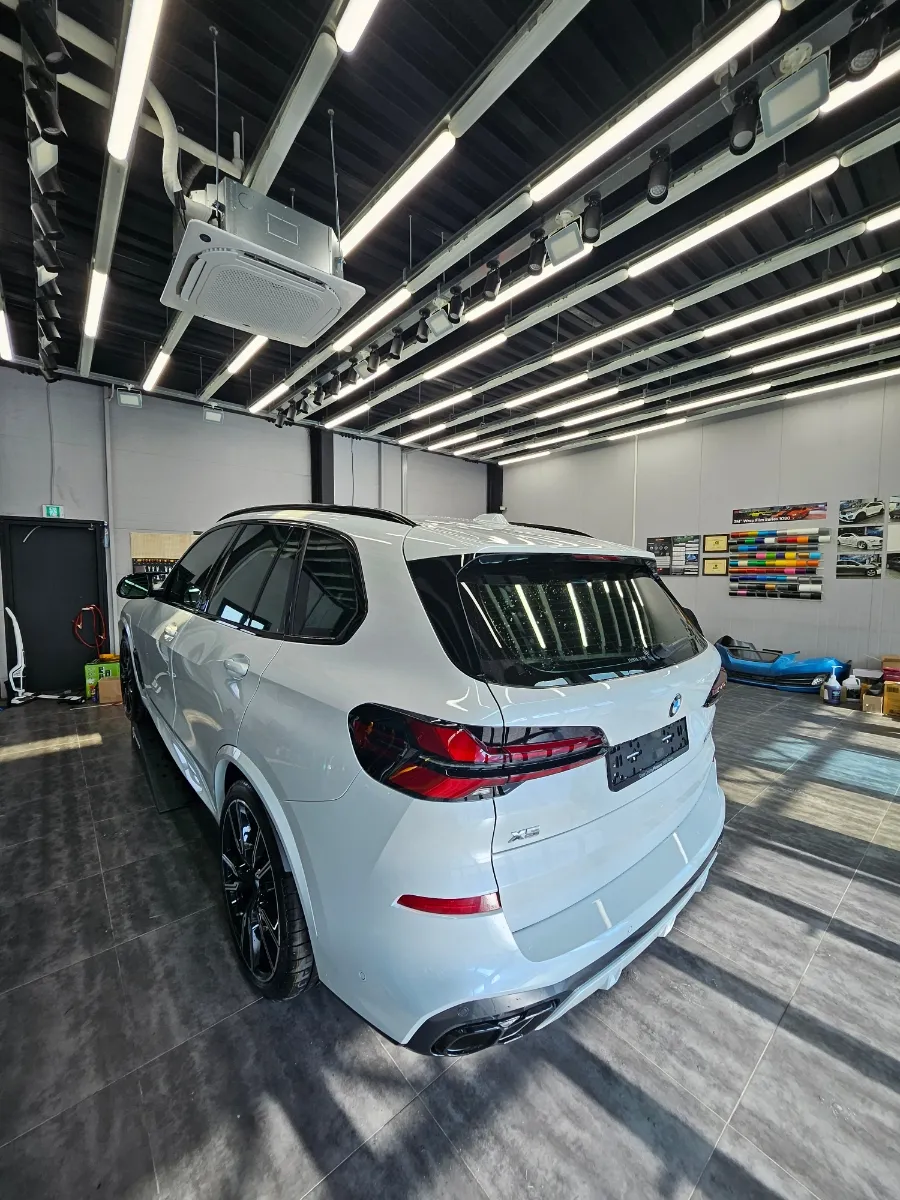BMW X5のPPF施工事例|無光フィルムで質感を向上 施工写真 2-3