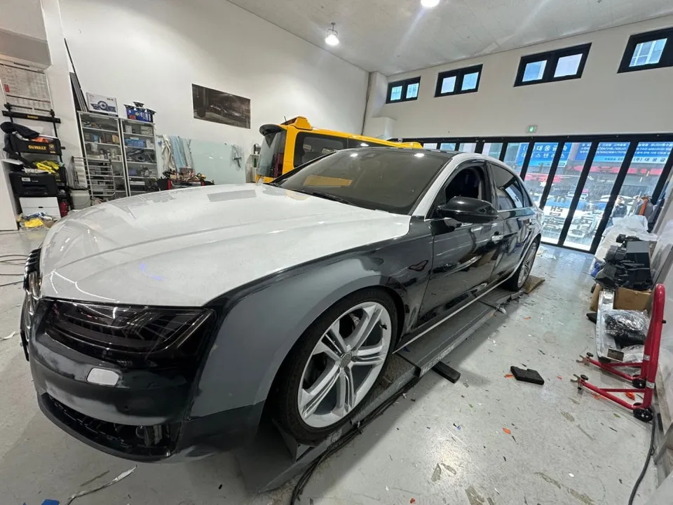 Audi A8のカーラッピング事例|費用目安・仕上がり 施工写真 3-1
