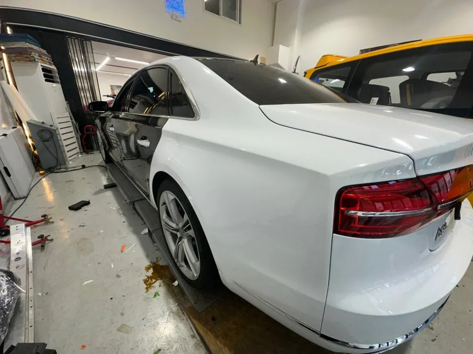 Audi A8のカーラッピング事例|費用目安・仕上がり 施工写真 1-2