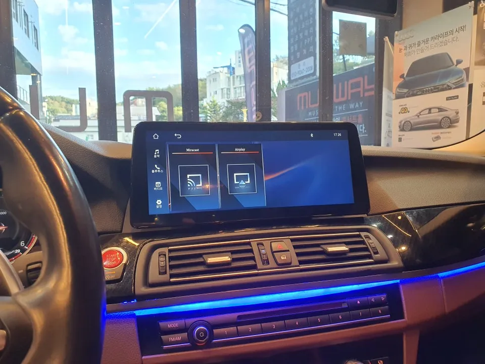 BMW 5 Series F10のAndroid Auto・CarPlay取付事例 施工写真 1-2