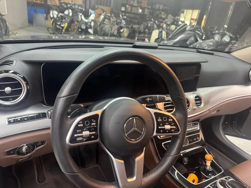 Mercedes-Benz E-Class W213のAndroid Auto・CarPlay取付事例 施工写真 2-1