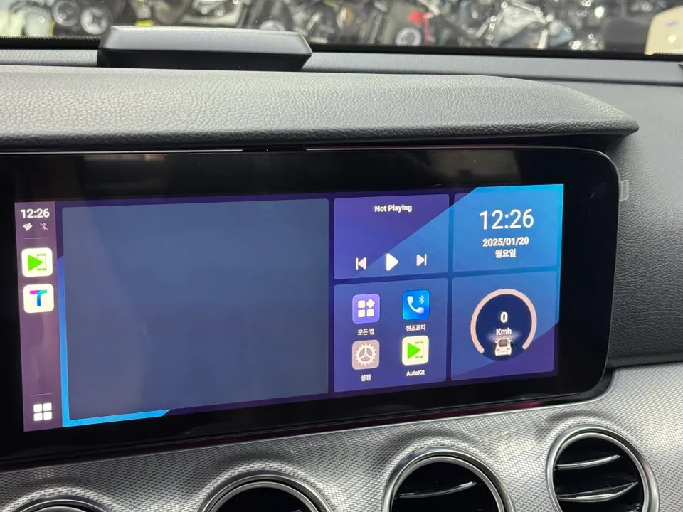 Mercedes-Benz E-Class W213のAndroid Auto・CarPlay取付事例 施工写真 2-2