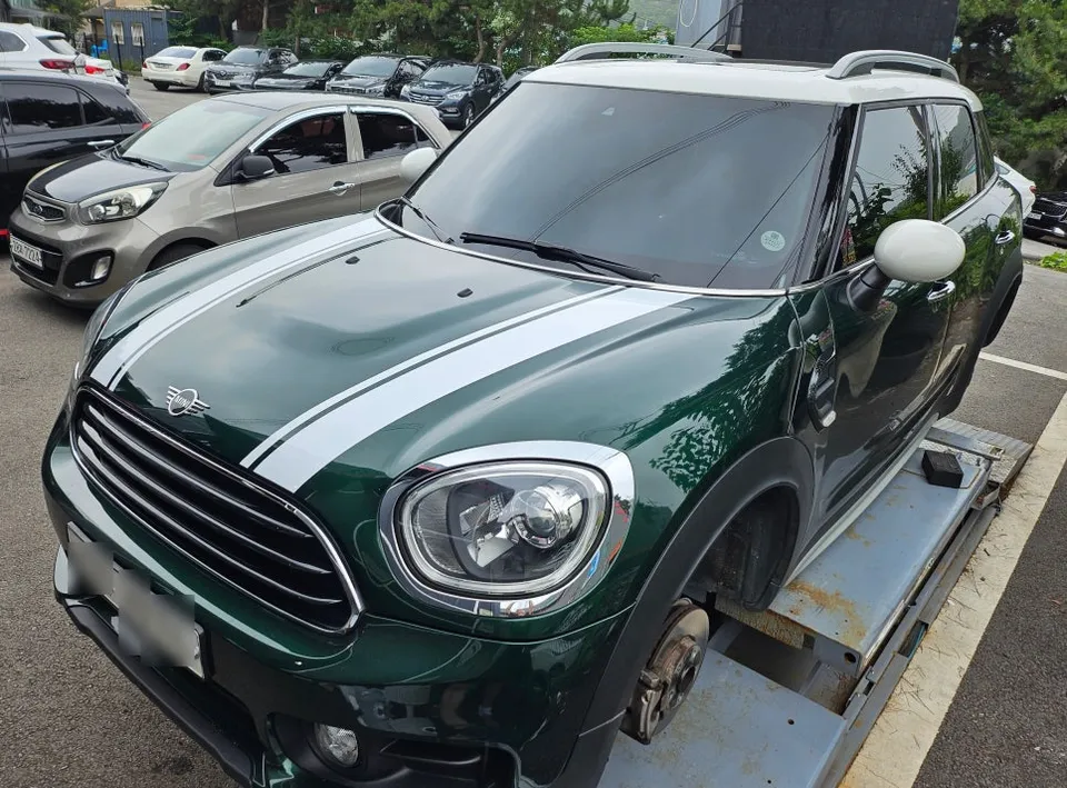 BMW MINI Cooperのカーラッピング事例 施工写真 3-2