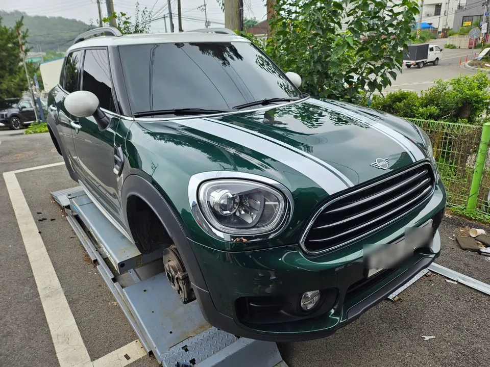 BMW MINI Cooperのカーラッピング事例 施工写真 4-2