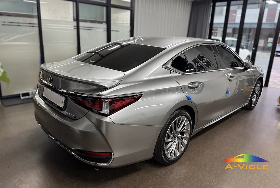 Lexus ES 300h Ambient Lighting Review: Cost & Results photo 2