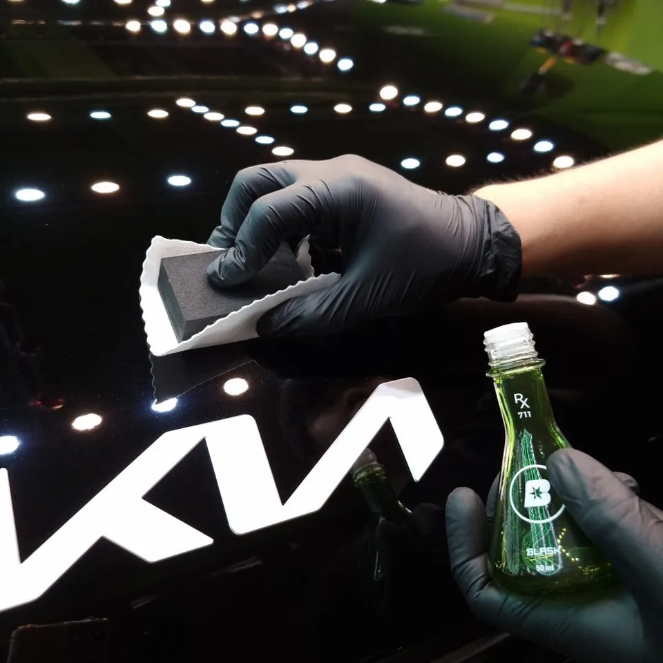 Kia EV9のガラスコーティング事例:事故復旧と仕上がり 施工写真 3-2