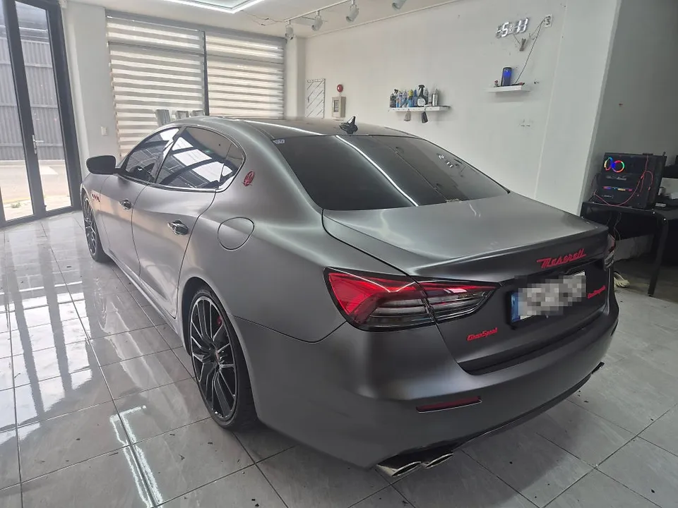 Maserati Quattroporteのカーラッピング事例|サテンダークグレー 施工写真 1-3