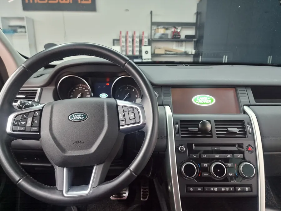 Land Rover Discovery Sportのカーオーディオ施工事例 施工写真 2-1
