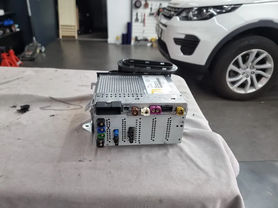 Land Rover Discovery Sportのカーオーディオ施工事例 施工写真 4-1