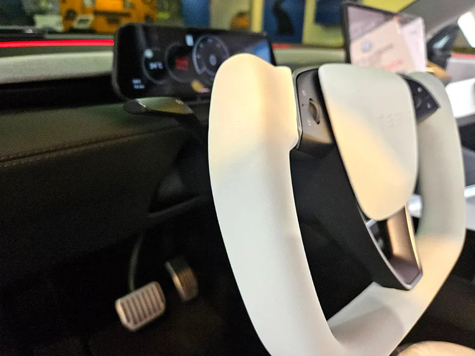 Tesla Model Y steering wheel - Tesla Model Y Steering Wheel Customization Review photo 4