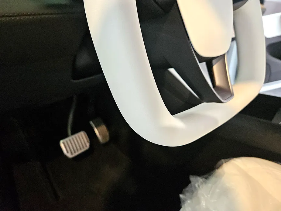 Tesla Model Y steering wheel - Tesla Model Y Steering Wheel Customization Review photo 5
