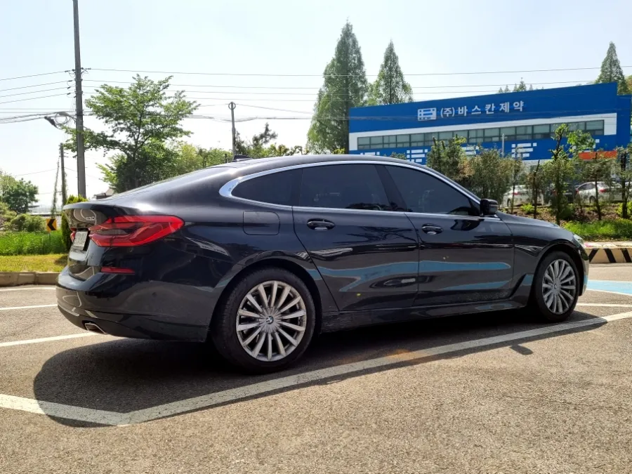 BMW 6 Series GTのカーラッピング事例｜費用目安・仕上がり 施工写真 2-1