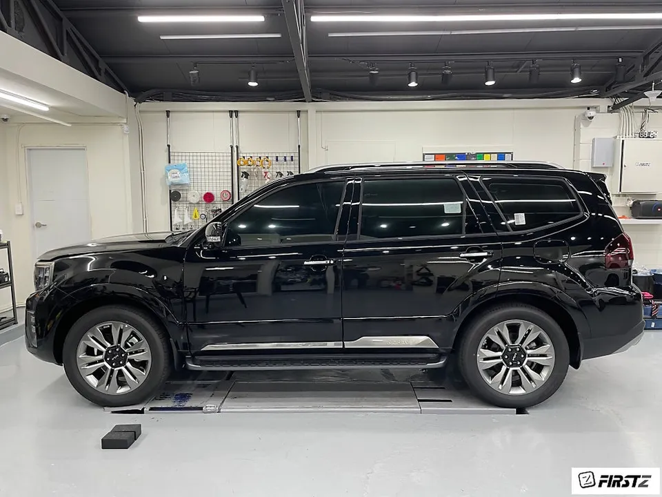 Kia Mohave The Masterのカーラッピング事例|費用目安・仕上がり 施工写真 2-1